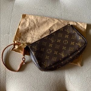❌SOLD ✨Louis Vuitton Pochette✨